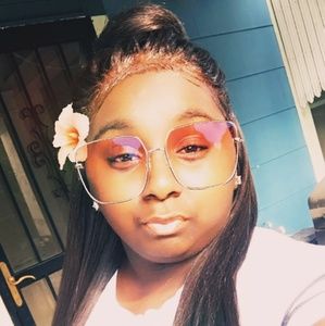 Meet your Posher, Laset